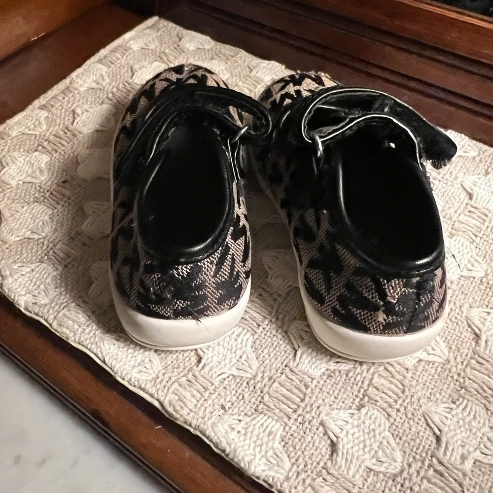 MICHAEL KORS Black and Grey Mary Janes with Velcro Closure Toddler Girl Size 5.5